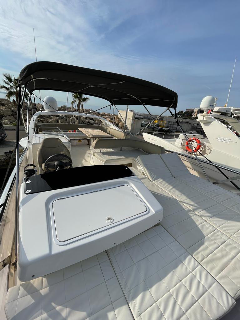 Flybridge sunbeds - 2025 Absolute 56 Fly PORTAL HILLS for sale